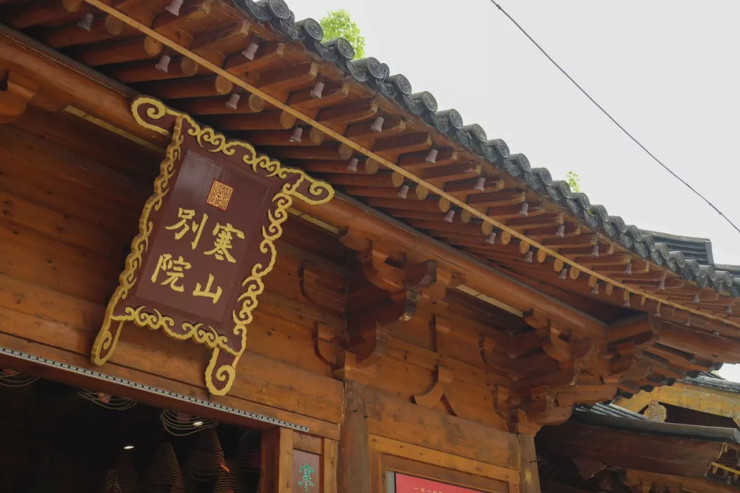 发朋友圈旅游唯美诗句大全(旅游的经典语录)