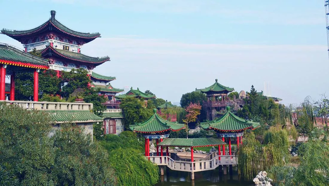 滕王阁序带拼音全文翻译（滕王阁序原文赏析及解释）-流云流梦