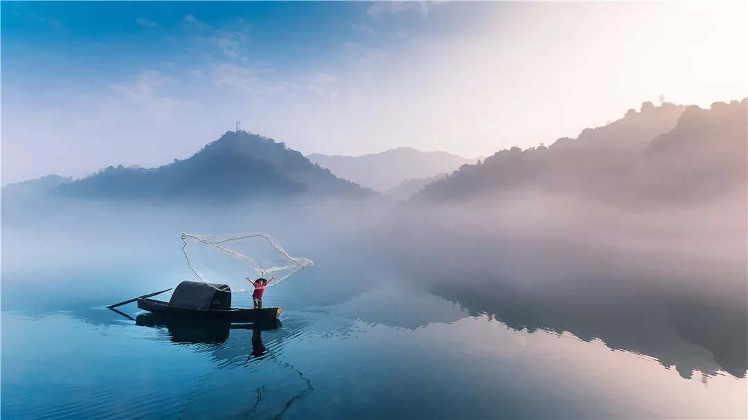 发朋友圈旅游唯美诗句大全(旅游的经典语录)