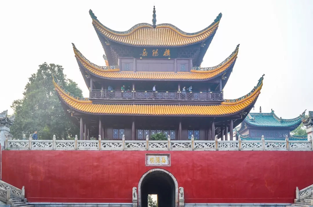 发朋友圈旅游唯美诗句大全(旅游的经典语录)