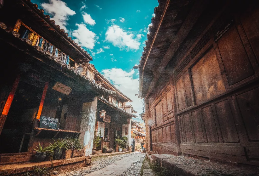 发朋友圈旅游唯美诗句大全(旅游的经典语录)