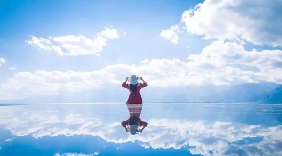 一个人去远方的句子说说心情（适合发朋友圈正能量短句）-流云流梦